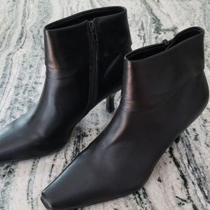 Liz Claborne, Black Leather Bootie, Size 10